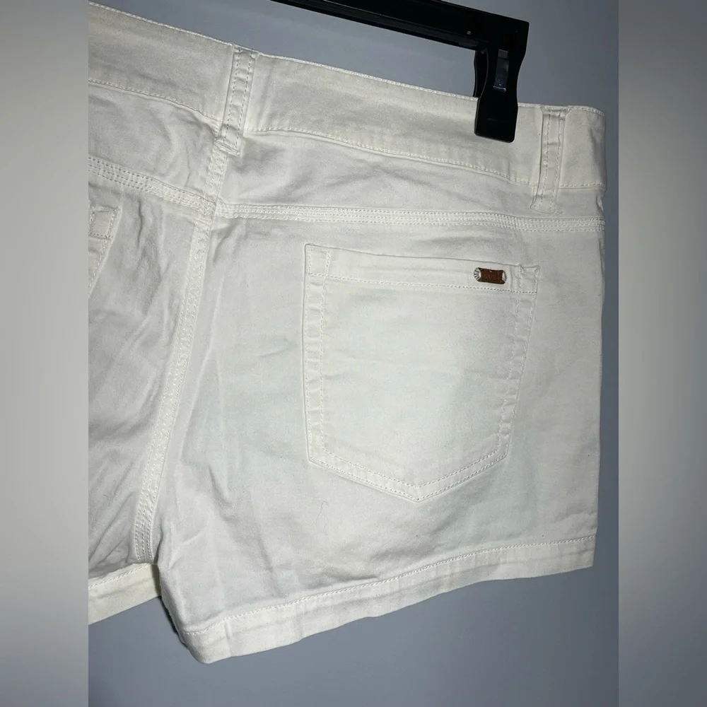 Guess White Jean Shorts Casual Style - Picture 7 of 12